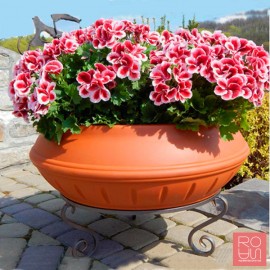 Jardinera de polietilè amb suport M600